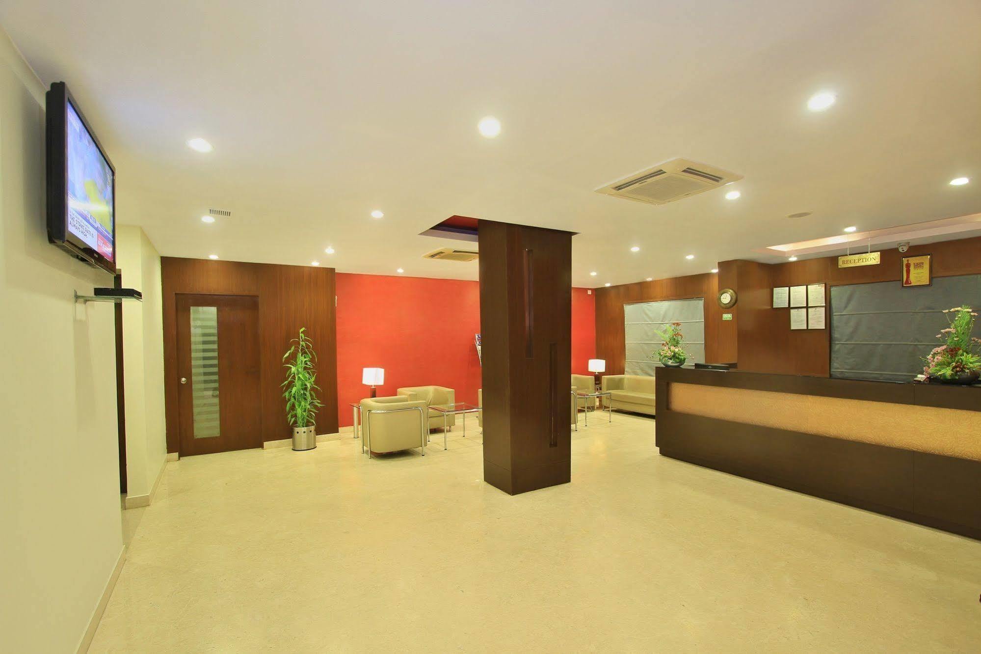 La Sara Hometel Bangalore Exterior foto